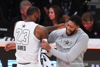 Anthony Davis dari Pelicans lewat skema tukaran