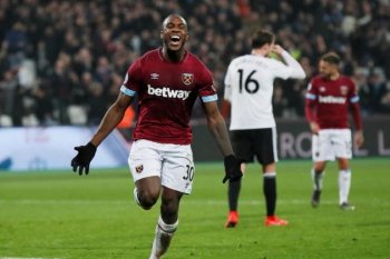 MU bidik bek West Ham Issa Diop