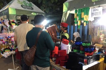 Melestarikan budaya dengan jualan pakaian khas Betawi