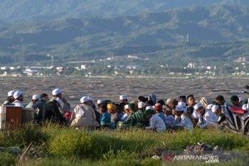 Zikir di bekas lokasi tsunami