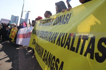 Dinas Pendidikan Jatim tutup sementara PPDB SMA/SMK