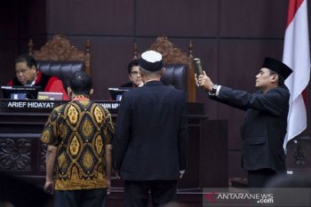 Saksi temukan kotak suara dibuka dan surat suara tercoblos di gereja