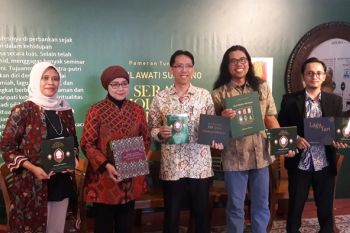 Susilawati Susmono gelar pameran tunggal "Serat Holistik Kehidupan"