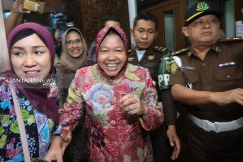Wali Kota Surabaya Risma dicecar 14 pertanyaan kasus dugaan korupsi YKP
