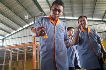Peternakan Waluyo produksi telur herbal 2,7 ton per hari