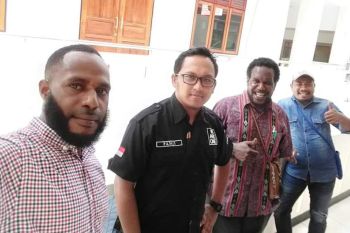 Aktivis menilai Bawaslu Kota Jayapura tidak tegas dan kurang transparan
