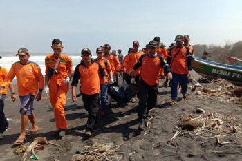 Satu korban tenggelam di Pantai Baru ditemukan meninggal