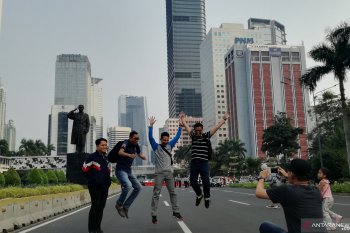 Patung Jenderal Sudirman jadi objek swafoto