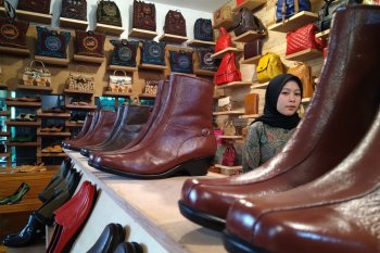 Minang Kayo achieves international dream through leather handicrafts