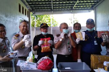 Jeruk hingga jengkol, barang sitaan Karantina Padang yang dimusnahkan