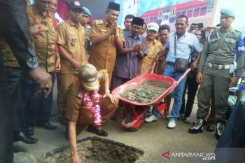 Revitalization of Indrapura and Silaut markets began, Hendrajoni put the first stone