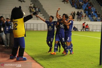 Persiba tundukkan  Persis 3-0