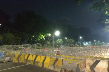 Jalan Medan Merdeka Barat depan Gedung MK sepi
