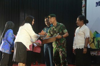 Satgas Yonif PR 328/DGH terima penghargaan dari BNN Jayapura