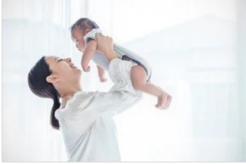 Istilah "bayi bau tangan"  mitos atau fakta?