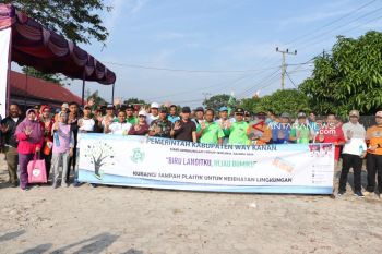 Bupati Adipati ajak masyarakat kurangi penggunaan kantong plastik
