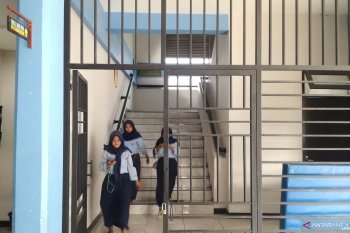 SMPN 44 Jakarta sebut pemisahan tangga untuk keselamatan muridnya
