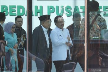 Wakil Presiden Jenguk Risma