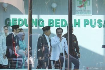 Alat bantu pernafasan Tri Rismaharini akan dilepas bertahap