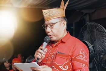 10 pelajar bersaing menjadi juara lomba menyanyi lagu Dayak