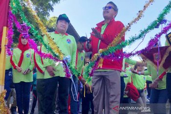 Kemenpora pasang alat kebugaran di alun-alun Wonosobo