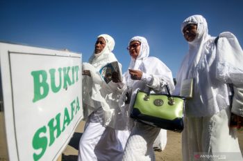 Jamaah calon haji Kloter 1 embarkasi Surabaya   berangkat 6 Juli 2019