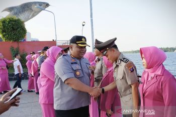Upacara kenaikan pangkat personel Polres Kotim jadi tontonan warga