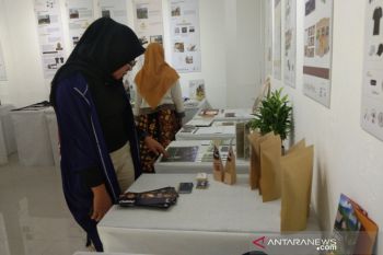 Produk pelatihan branding kolaborasi antara mahasiswa-wirausaha dipamerkan