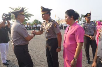 Kapolda Lampung pimpin upacara kenaikan pangkat tiga pejabat