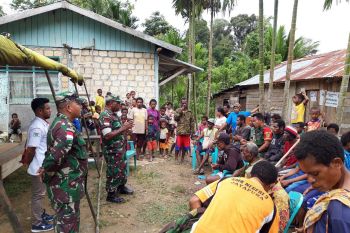 TNI bersama Relawan Nusantara Sehat gelar pengobatan gratis di Waris