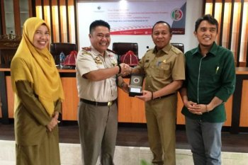 Bupati Pasangkayu pantau data ekspor melalui aplikasi "I-MACE"