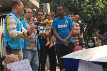 Pengungsi  Somalia dan Afganistan unjuk rasa di depan kantor UNHCR