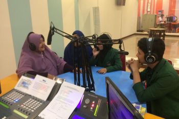 Mahasiswa UMI kreator teknologi tepat guna pempers siaran di RRI Makassar