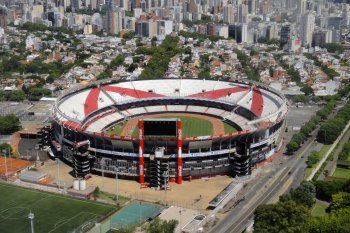 Cuaca dingin, River Plate buka stadionnya untuk lindungi tuna wisma
