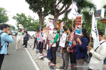 Karangan bunga unik sindir kegagalan Wali Kota Pekanbaru atasi banjir