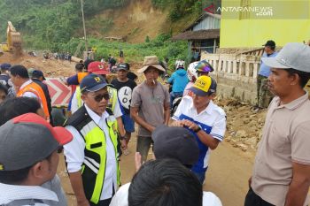 Jalan Trans Sulawesi yang amblas di Konawe sudah bisa dilalui