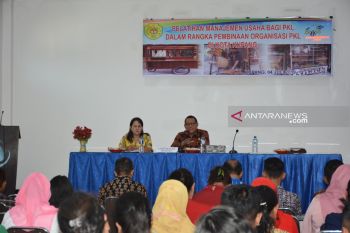 Pelatihan manajemen bisnis untuk 100 PKL Kota Kupang