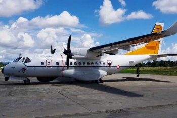 Pesawat CN 235 TNI AU bantu mencari helikopter MI 17 TNI AD