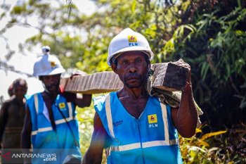 PLN Papua berharap Presiden Jokowi lanjutkan pembangunan infrastruktur jalan