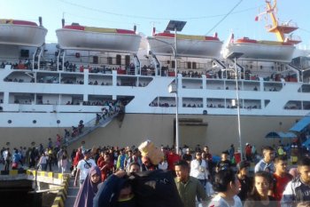 1.400 penumpang KM Dobonsolo berangkat dari pelabuhan Murhum Baubau