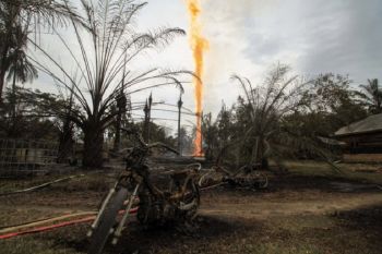 Sumur minyak di Kecamatan  Peureulak Aceh Timur terbakar