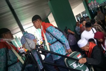 Gubernur bekali jamaah haji uang saku