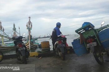 Lipsus - Ombak besar hadang nelayan Jembrana Bali