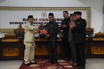 Wali Kota Bandarlampung sampaikan KUA dan PPAS perubahan 2019