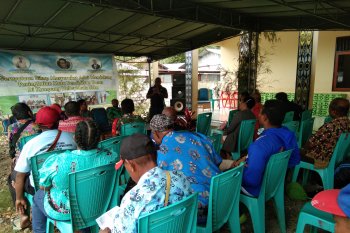 Warga kampung berupaya selamatkan SD Inpres Yoka Pantai yang terancam ditutup