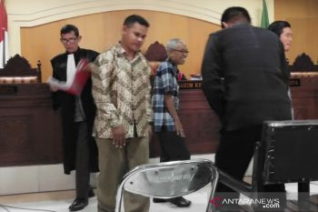 Aparat penegak hukum ikut menerima bingkisan lebaran Pemkab Lombok Timur
