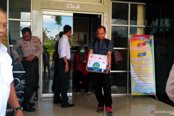 Geledah kantor bupati dan Dinas PU Solok Selatan, ini yang dibawa KPK