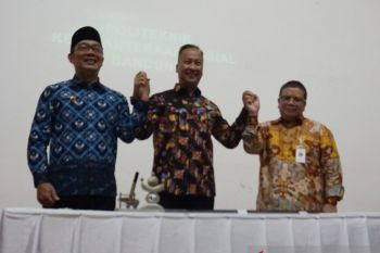 Ridwan Kamil "pamer" Program Bahagia Jabar di hadapan Mensos