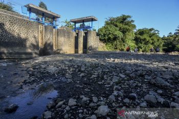 Bendungan sungai anak Citanduy surut