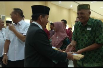 Pemkot Bandarlampung berikan tali asih pada anak-anak berprestasi